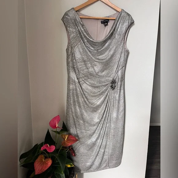 Jessica Howard Silver Dress - Picture 3 of 10